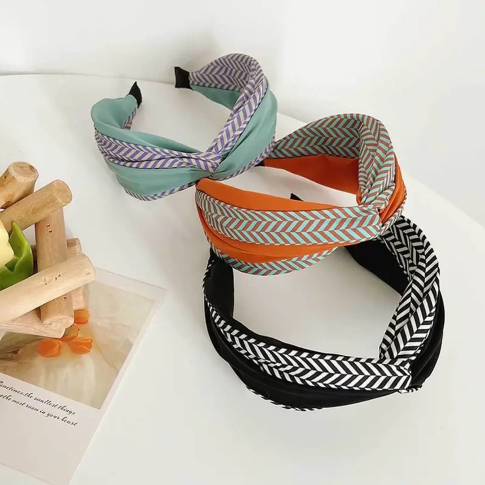 đź’– 3/$30 đź’– Orange Color Block Patterned Headband - Picture 2 of 3